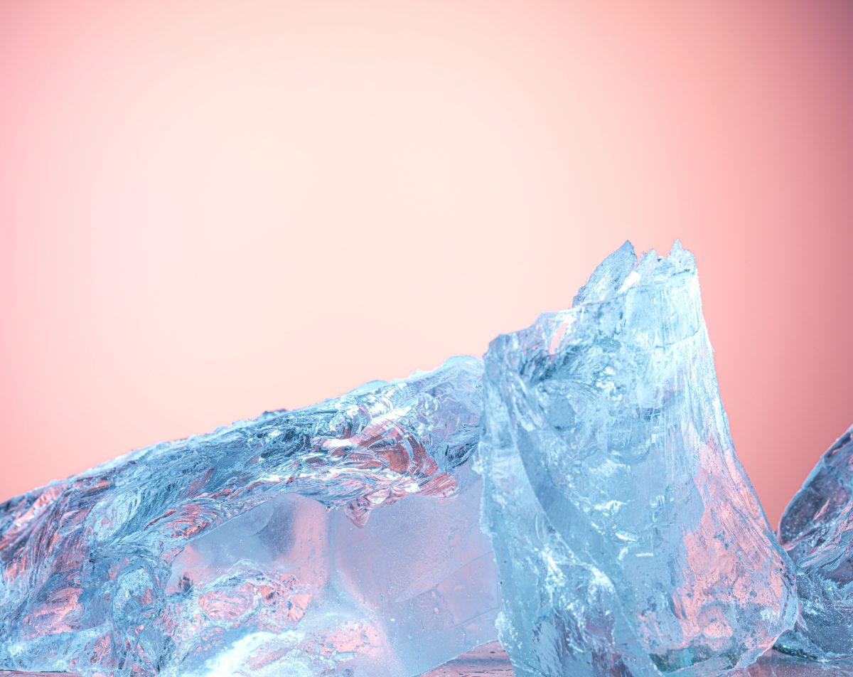 Home Methods for Producing Clear Ice Cubes Gain Attention